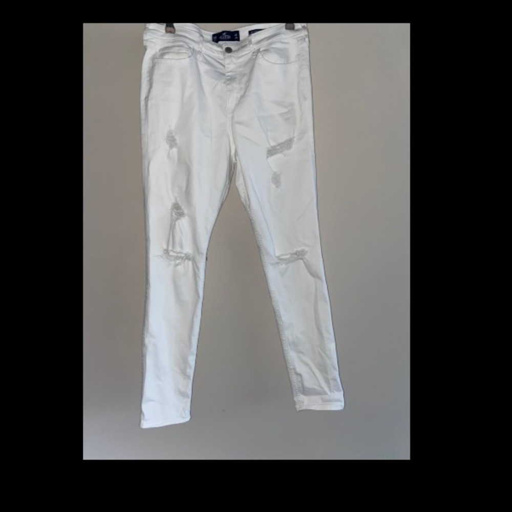 WHITE RIPPED HOLLISTER JEANS